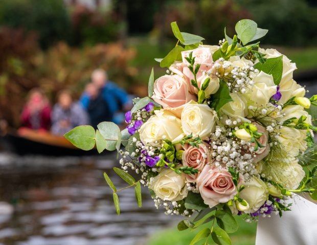 Budget-Friendly Bridal Bouquets: How to Choose the Perfect One for Your Wedding